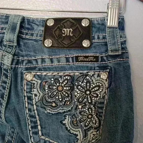 Miss Me Denim Distressed Sequined  Beaded pockets Jeans Size 26 - Picture 4 of 16